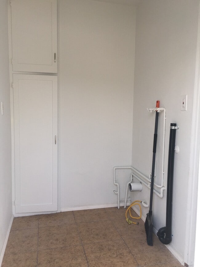 Building Photo - 605 1/2-742-742 Virginia St