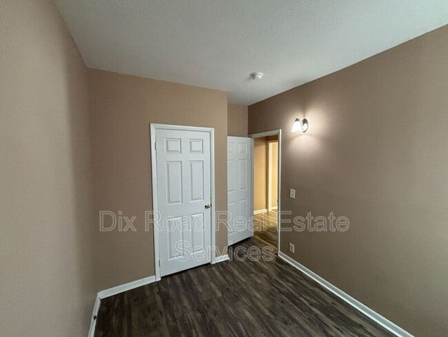 Building Photo - 917 Prytania Ave