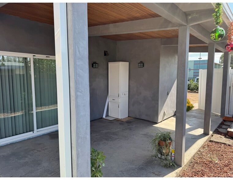 Building Photo - 17825 Saticoy St