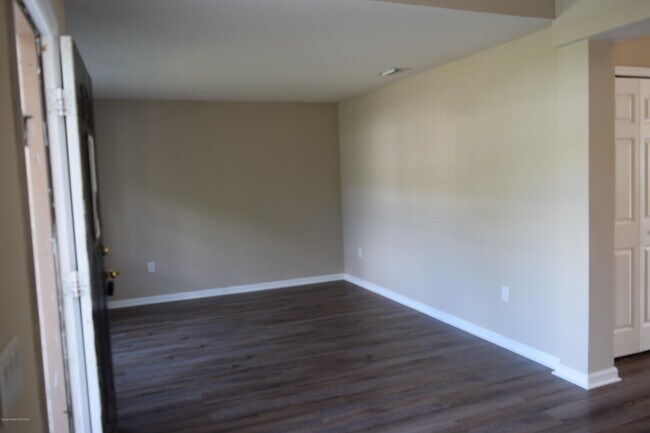 Building Photo - 458 Fitzsimmons St