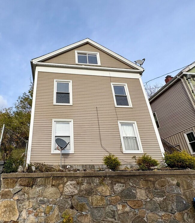 Building Photo - 62 School St