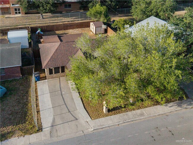 Building Photo - 536 W Webb St