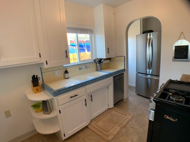 Building Photo - 4788 W Mountain View Dr