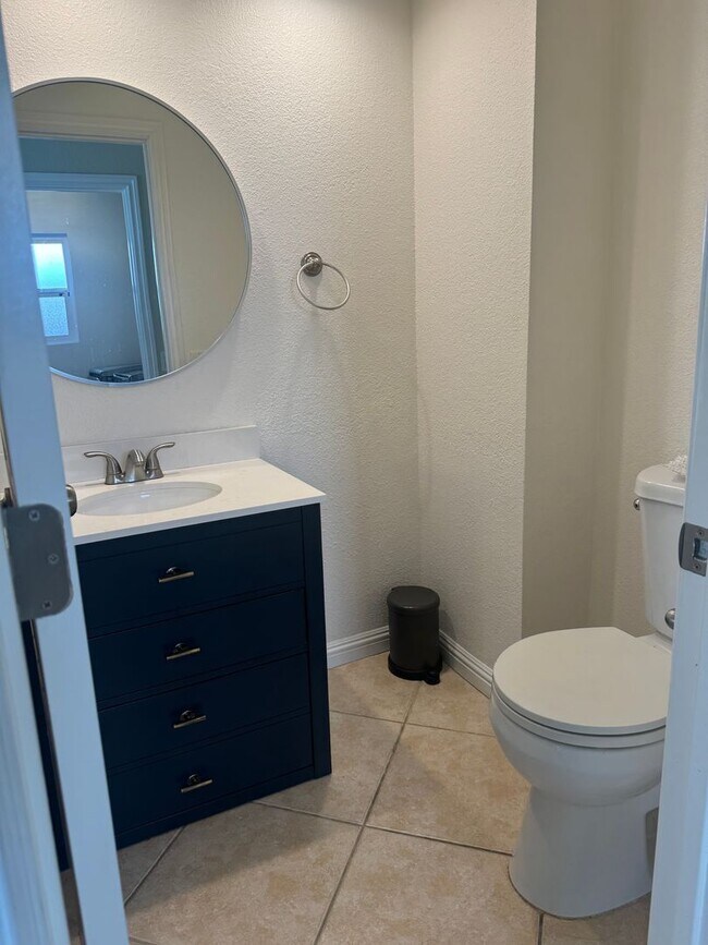 Building Photo - Very Spacious! 3Bed/2.5Bath w/solar panels! Close to Sweetwater Reservoir with plenty of trails!