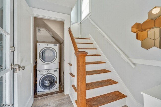 Building Photo - 23 Meeker Pl