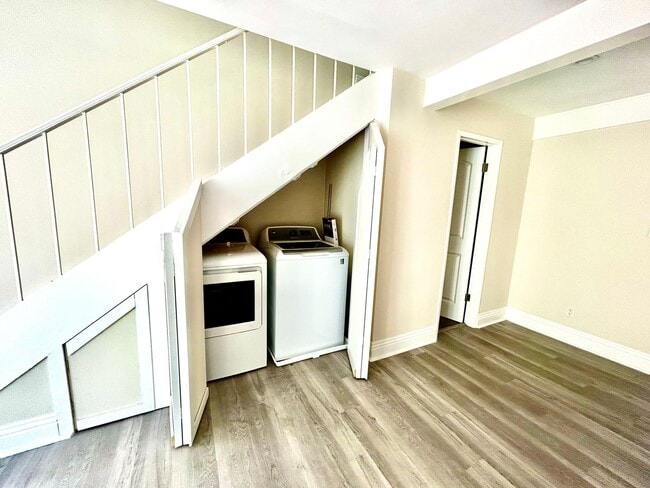 Building Photo - BEAUTIFUL 2 STORY TOWNHOUSE STYLE WITH A/C,  WASHER/DRYER, POOL, AND ONE PARKING SPACE