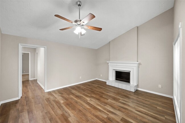 Building Photo - 1606 Stone Lake Dr