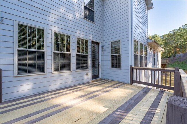 Building Photo - 6440 Century Park Pl SE