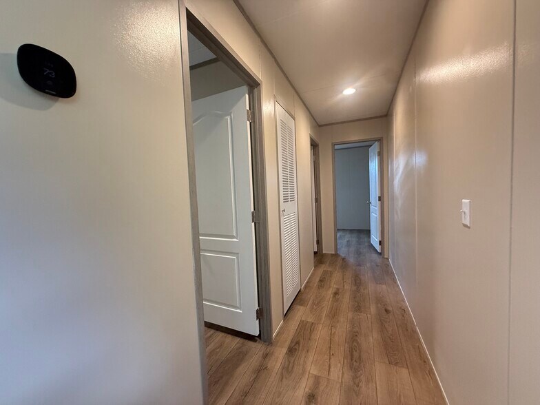 Building Photo - 210 Betty St