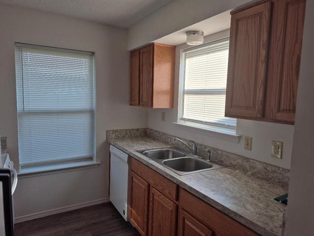 Building Photo - 921 Meadow Mead Dr