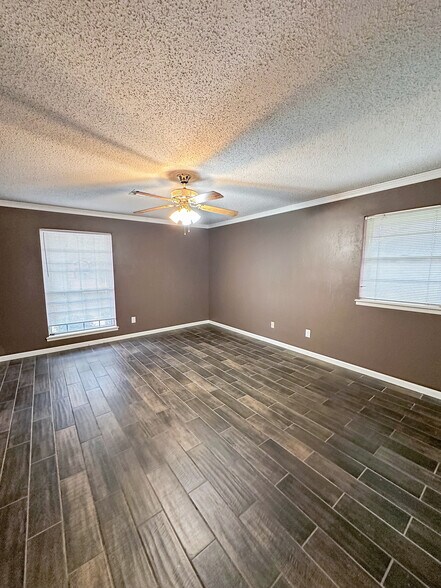 Building Photo - 1118 NW Becontree Dr