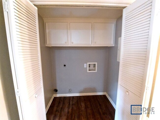 Building Photo - 1611 Hazelwood St