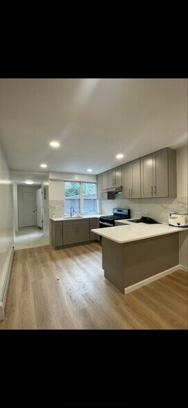 Primary Photo - 2957 Shore Pkwy