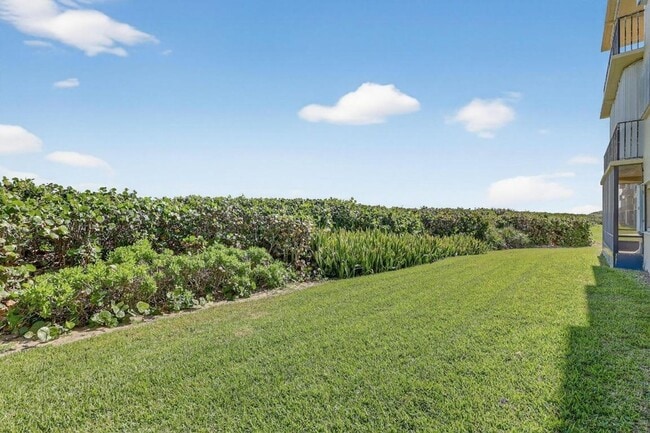 Building Photo - 7410 S Ocean Dr