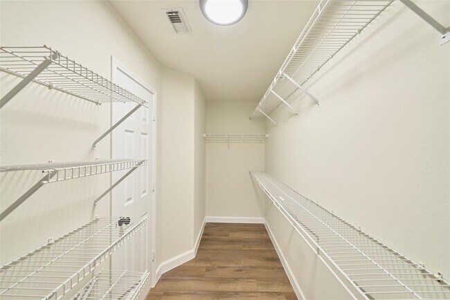 Building Photo - 354 Fantasy Ln