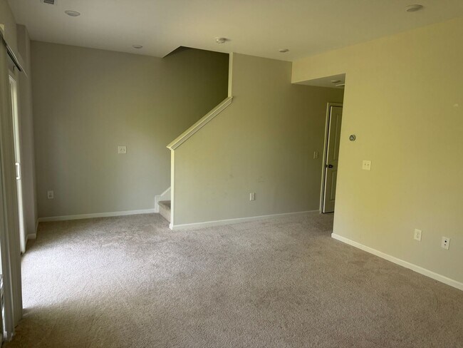 Building Photo - 1227 Commack Dr