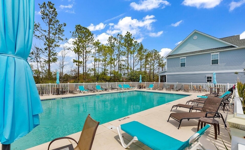 Pool - 1631 Low Country Pl