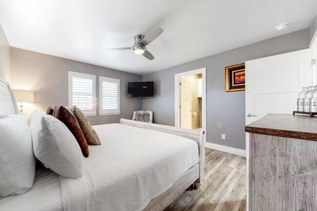 Building Photo - 607 Sand Key Dr