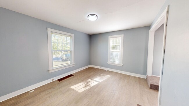 Building Photo - 3 Bedrooms, Newly updated!