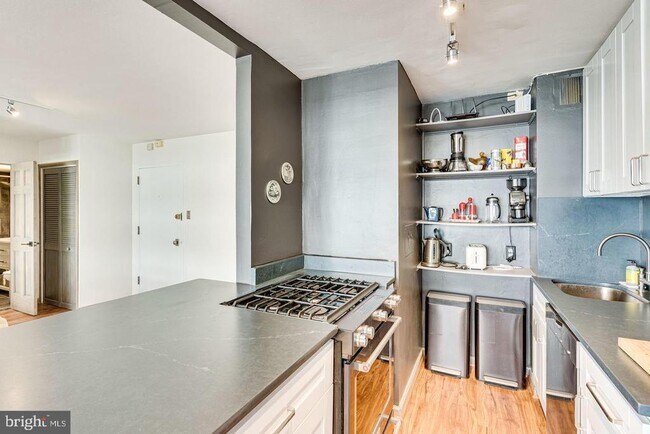 Building Photo - 1545 18th St NW