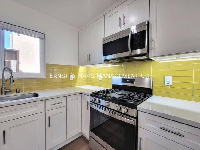 Building Photo - Beautifully Remodeled 2 Bedroom Home with ...