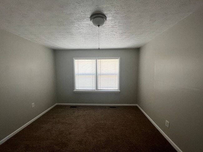 Building Photo - 890 Bedrock Dr