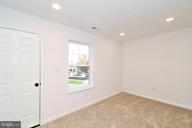 Building Photo - 114 Kuechler Ct