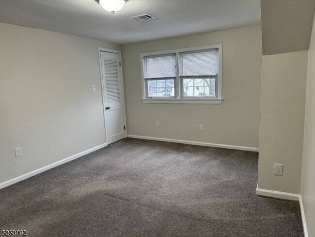 Building Photo - 42 Summit Ave