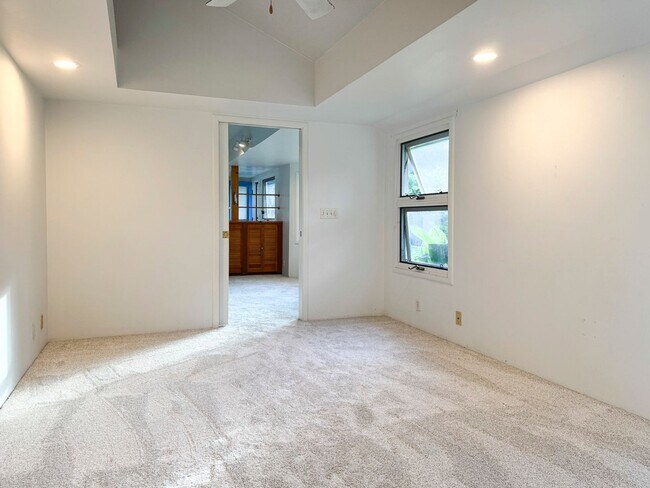 Building Photo - Available Now! Maunawili neighborhood - Adorable 2 bedroom cottage