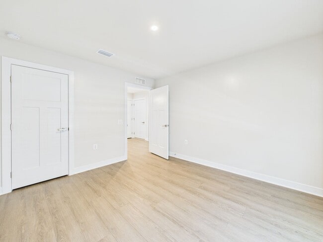 Building Photo - Functional Floorplan, Modern Comfort – Wel...