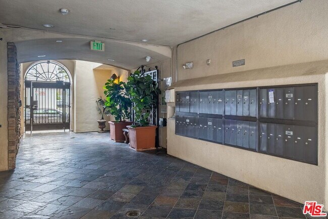 Building Photo - 15206 Burbank Blvd