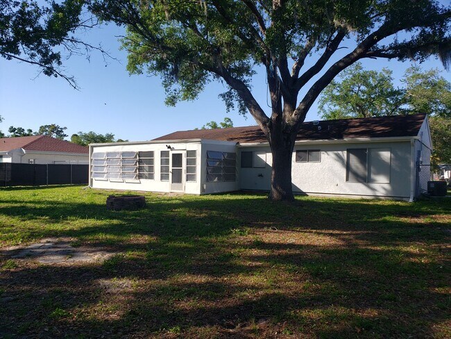 Building Photo - Annual Rental: Fully Remodeled! Charming Single-family Home with Single car garage