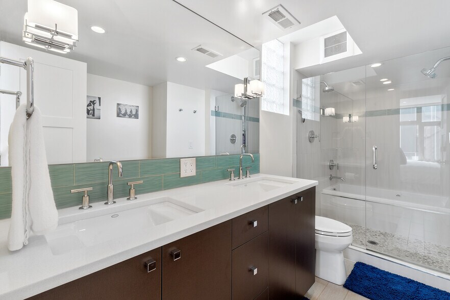 Master Bathroom - 1819 Irving St