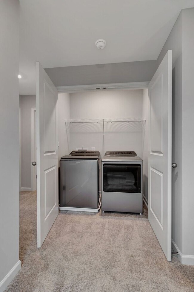 Building Photo - UPGRADED 3 BD 3 BATH MURFREESBORO TOWNHOME IN RIVER LANDING