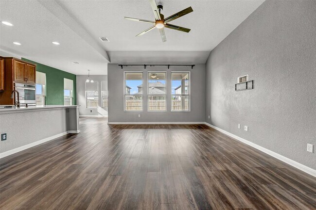 Building Photo - 6709 Golden Bough Ln