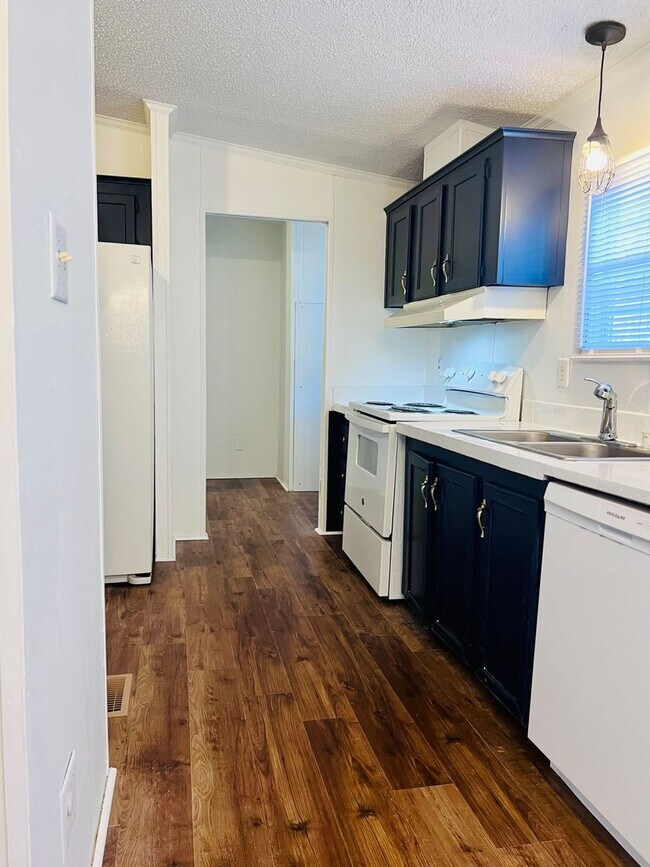 Building Photo - 4BR Home - Recently Updated - Available Soon!