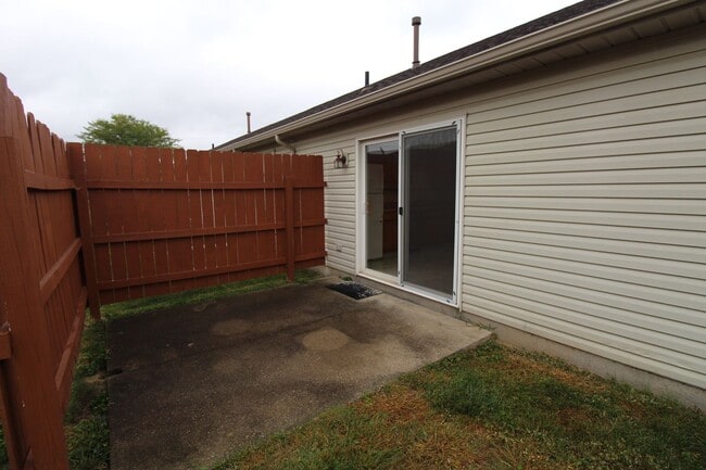 Building Photo - Two Bedroom Apartment