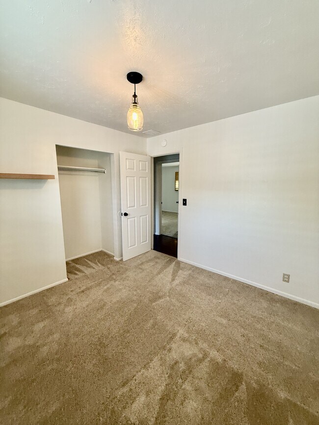 Building Photo - 11152 S Lyndbrook Way
