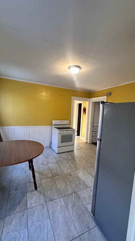 Building Photo - 84 Elmwood Ave