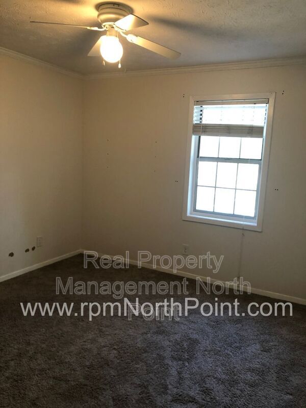 Building Photo - 676 Anderson Walk