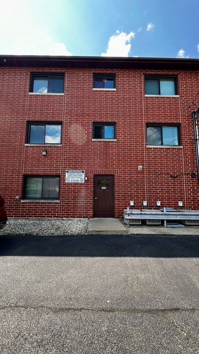 Building Photo - 1222 Brown St