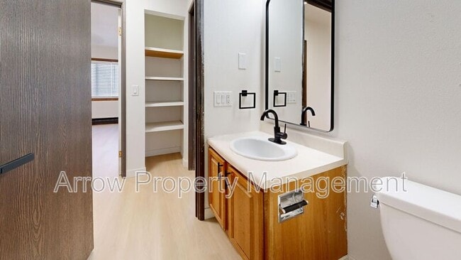 Building Photo - 215 E Arbor Ave