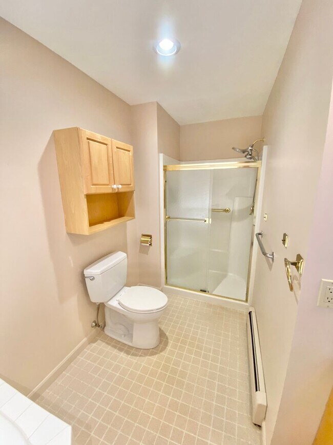 Building Photo - 3 Bedroom 2.5 Bathroom Condo in Williston