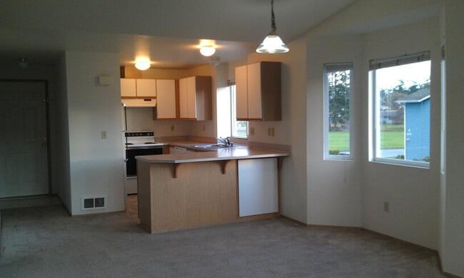 Building Photo - Park Place 537 #D201
