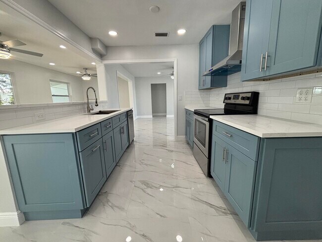 Building Photo - 1307 SW 24th St