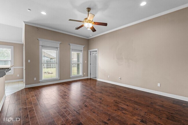 Building Photo - Brick Home In Haughton