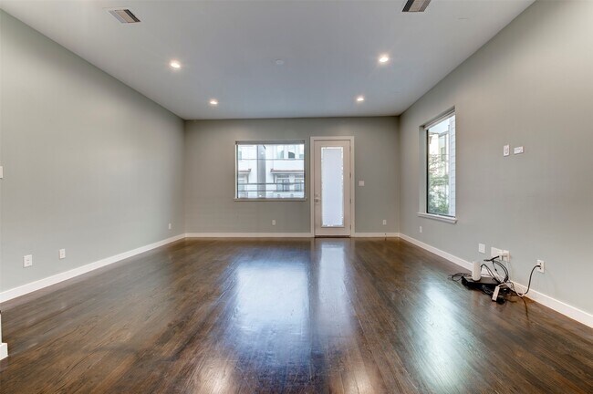 Building Photo - 1211 Thompson St