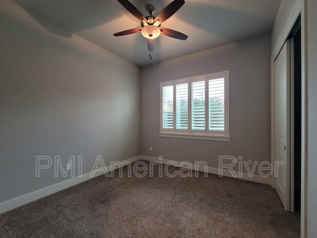 Building Photo - 8099 Traditions Ct