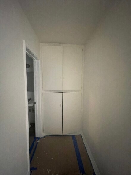 Building Photo - 14315 Burbank Blvd