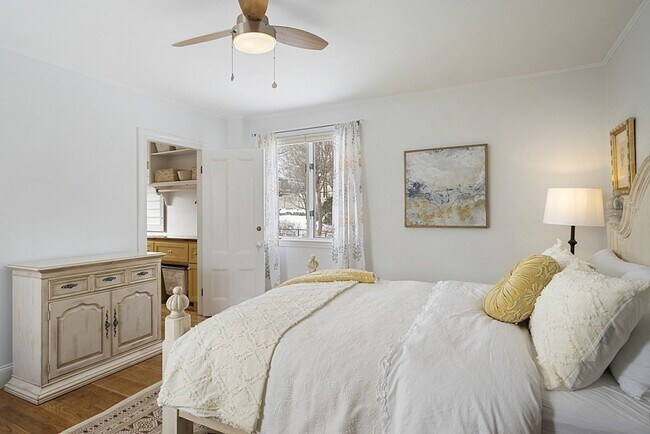 Building Photo - 13 Broadway Ave